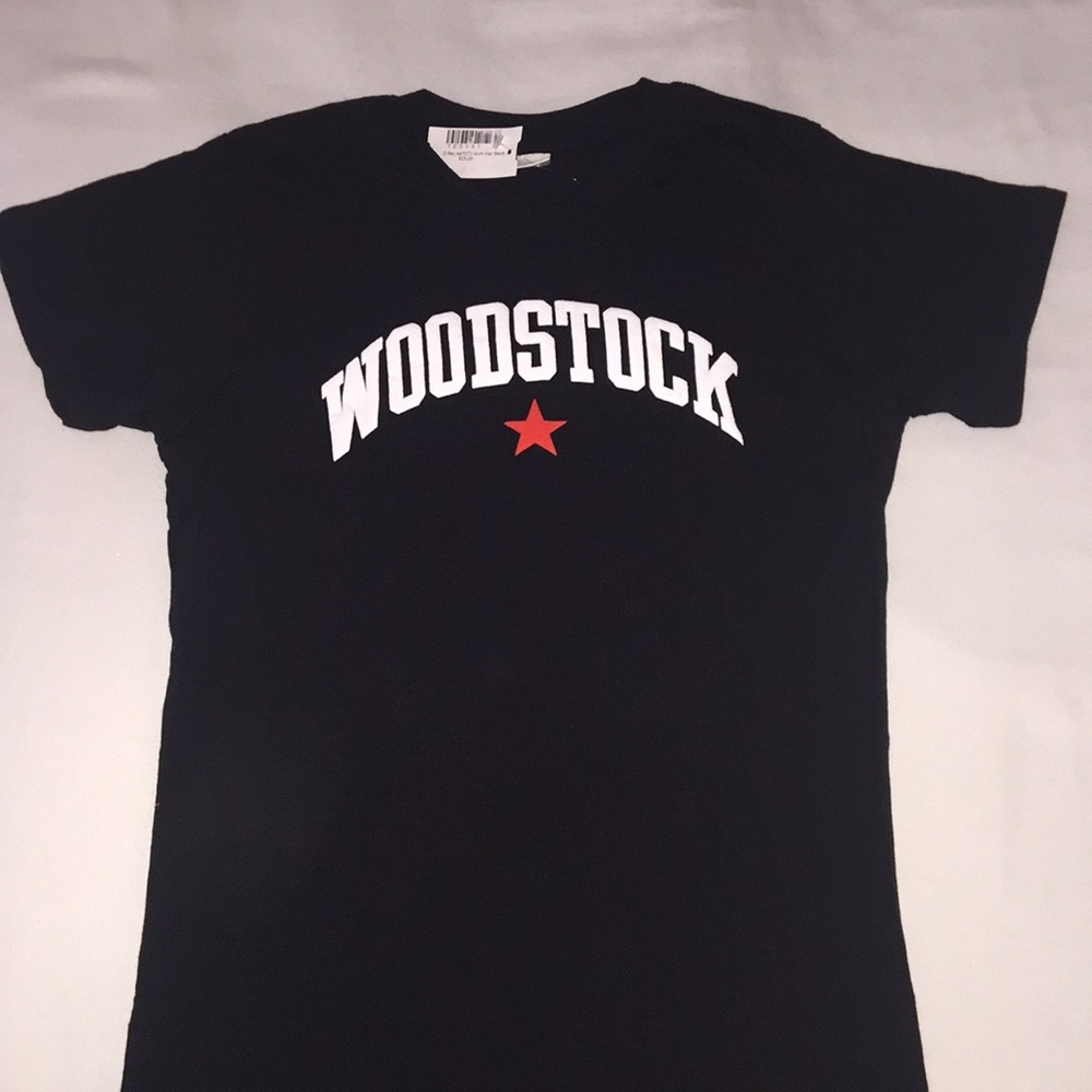🆕 Woodstock white print* red star Black T-shirt